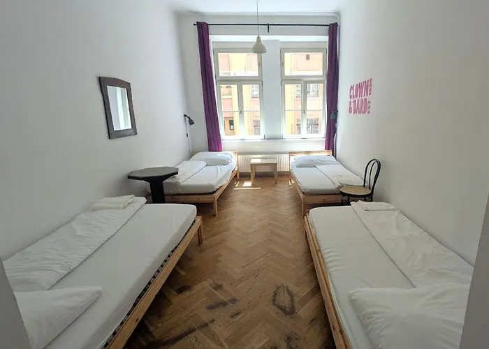Clown And Bard Hostel Praag